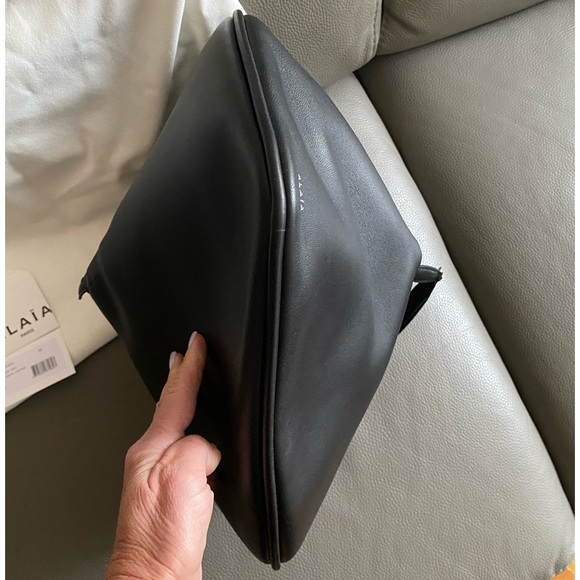 NEW Auth ALAÏA
Le Cœur Heart shape leather CLUTCH/BAG/ Wristlet Made in ITALY - Picture 15 of 16